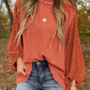 💚NWOT loose blouse dot sleeves.💚